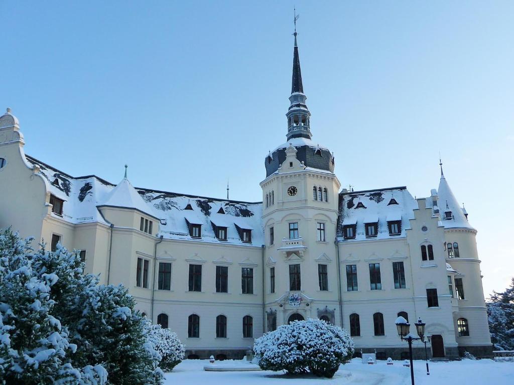 Schlosshotel Ralswiek Exterior foto